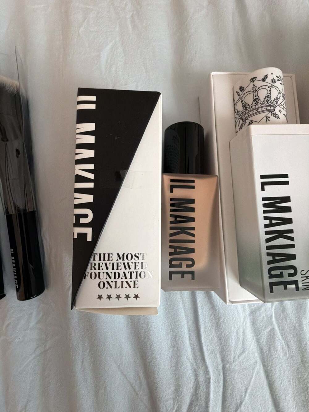 IL Makiage Skin Makeup Bundle Flawless Foundation, Age Redness Primer & Brush - Picture 3 of 9